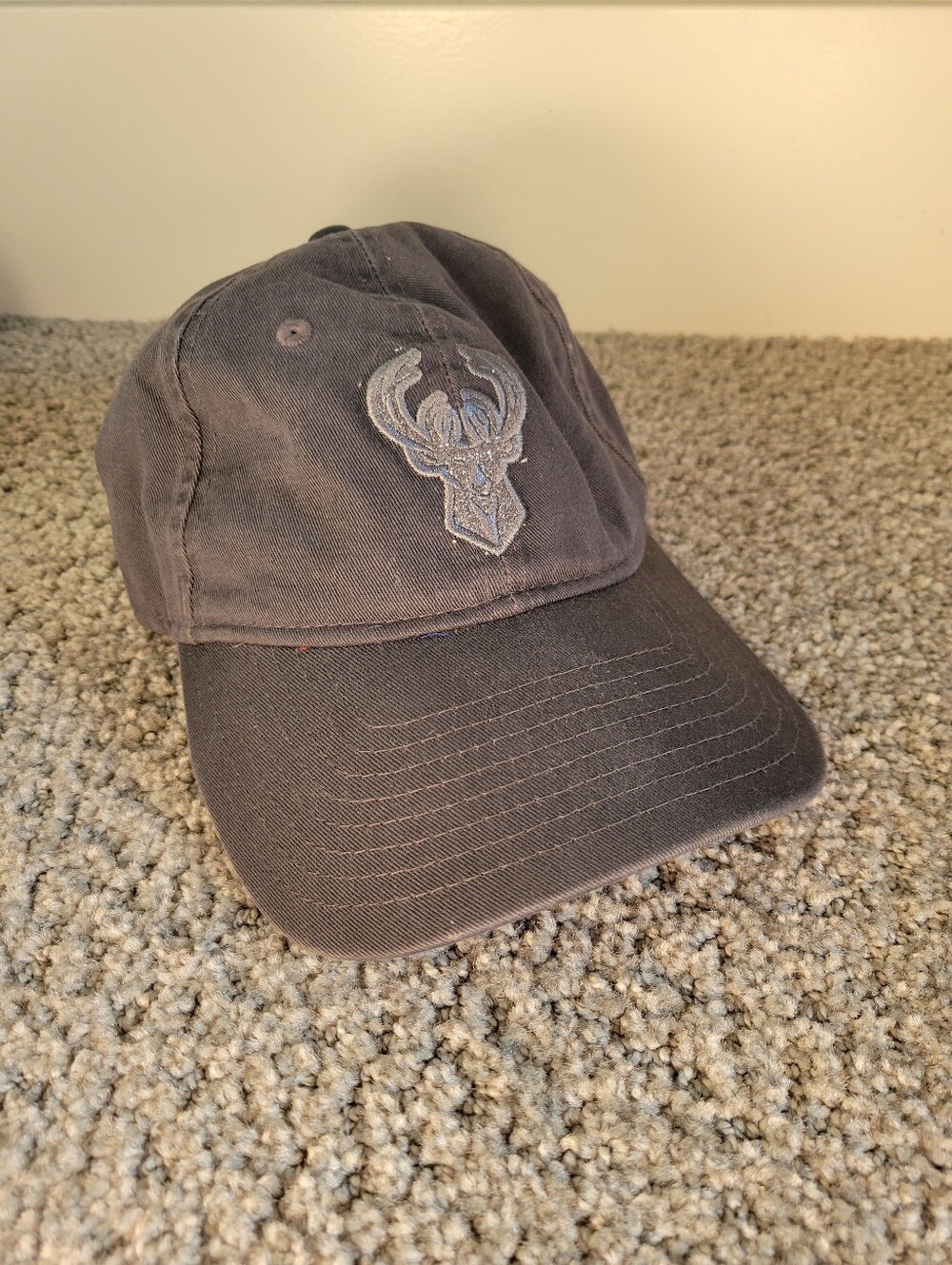 New Era Milwaukee Bucks Women's 9FORTY Hat Charcoal Gray Glitter Logo Cap
